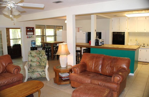 Branford House | Located on the Santa Fe River perfect for boating & tubing on the Ichetucknee.