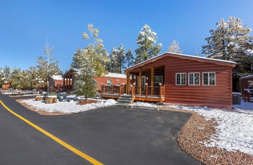 Pinetop Apartment | Log Cabin Accommodations Surrounded by Nature, On-Site Activities, Free Parking