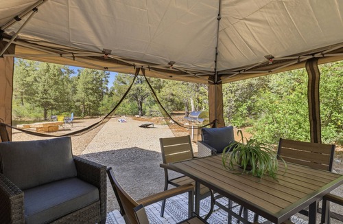 Zion National Park East Entrance Cabin | Lovely 2-bedroom cabin bordering Zion's national Park, Close to cable Mountain.
