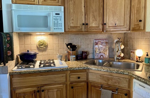 Rosemont West House | Lovely 2-bedroom house with AC in Tucson