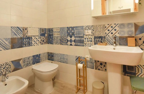Alba Apartment | Lovely apartment for 6 guests with TV, balcony, pets allowed and parking