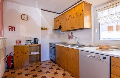 Penia Apartment | Lovely apartment for 6 guests with WIFI, TV and patio