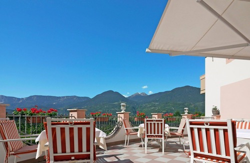 Postal Apartment | Lovely apartment for 3 people with A/C, pool, hot tub, WIFI, TV, balcony and pets allowed