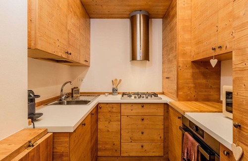 Carisolo Apartment | Lovely apartment for 6 guests with WIFI, TV and patio