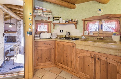 Lamon House | Lovely home in Lamon(BL) with WiFi