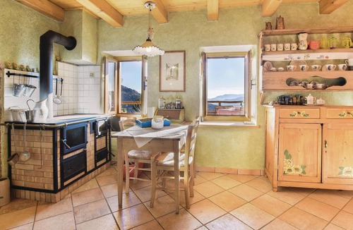 Lamon House | Lovely home in Lamon(BL) with WiFi
