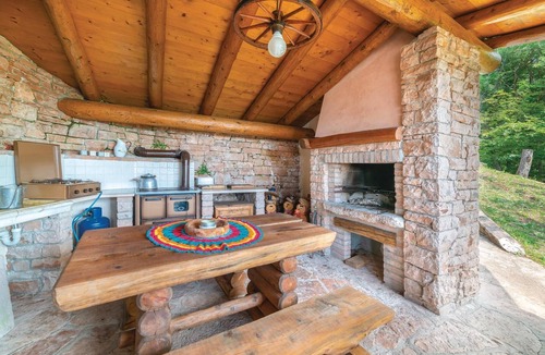 Lamon House | Lovely home in Lamon(BL) with WiFi