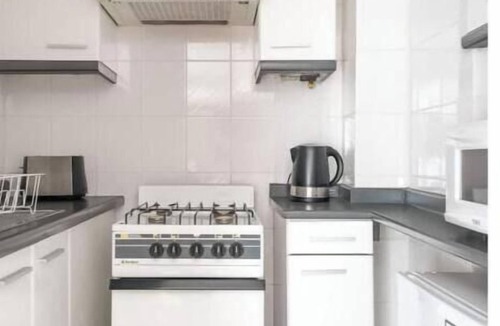 El Golf Apartment | Lovely STUDIO. Walking distance to MUT, Costanera Center and El Golf.