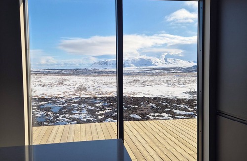 Selfoss House | Luxury 2026 Cabin w/Sauna, Jacuzzi & Amazing Views – Sleeps 10