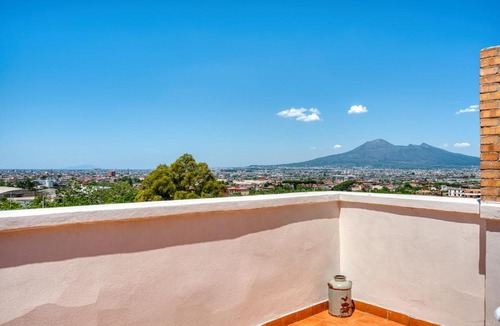 Angri Apartment | Lumina Two Suites in Historic Villa near Pompeii