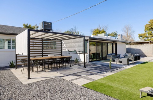 Camelback East House | Lux Boho | Renovated | Family Friendly Home near Biltmore