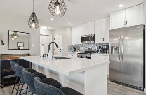 Roadrunner Estates East House | Lux Phoenix Oasis | Free Pool Heat | Gazebo | BBQ