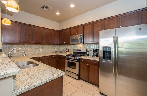 Talon Retreat House | Lux townhome in Tesoro at Grayhawk - WALK to grocery/coffee/restaurants!