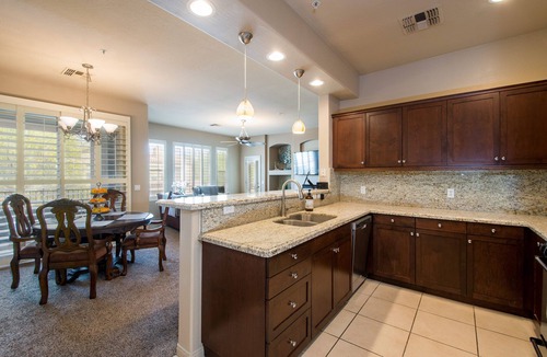 Talon Retreat House | Lux townhome in Tesoro at Grayhawk - WALK to grocery/coffee/restaurants!