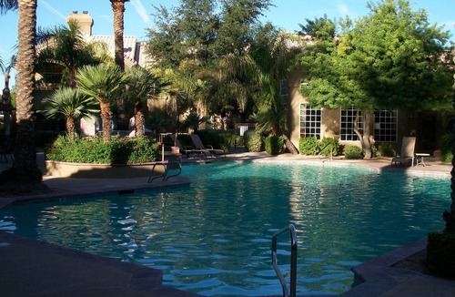 Paradise Valley Village Condo | ★ LUXE Condo in Desirable Bella Terra Complex - Amazing Pool!★