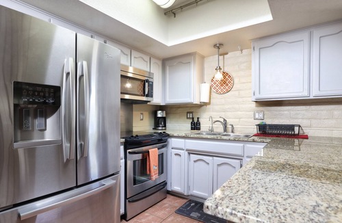Casas Adobes House | Luxe & Spacious Gem: Pool ~ 15min to Downtown ~ Parking!