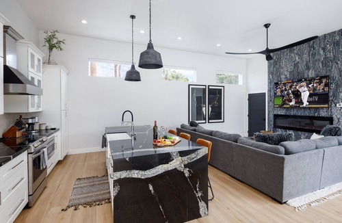 Scottsdale Vista Cottage | Luxe- Zephyr -pool - Putting Green - Tons of Games