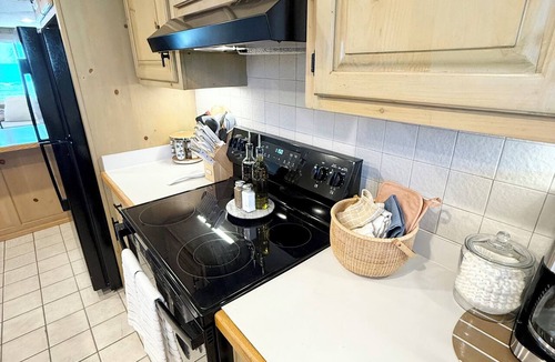 Fortunes Rocks Cottage | Luxurious Beachfront New England Cottage