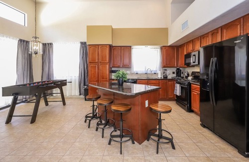 Tucson House | Luxurious, Clean&Comfy|King Bed|Garage|AC|PetsOk