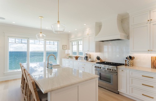 York Beach Cottage | Luxurious Oceanfront Property: A Cruising Feeling Awaits You !