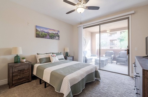 North Scottsdale Condo | Luxurious Scottsdale condo with 2 pools, a hot tub, a gym, and a movie theater