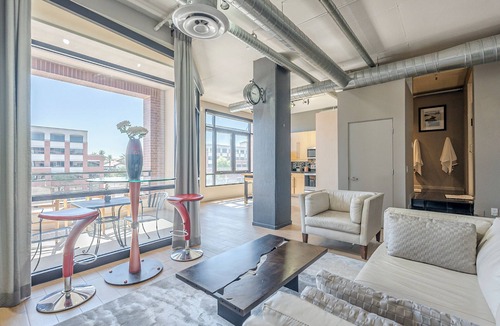 Arts District Condo | Luxury 1-Bedroom loft in Old Town Scottsdale, sleeps 3, Pool, Spa, & Parking