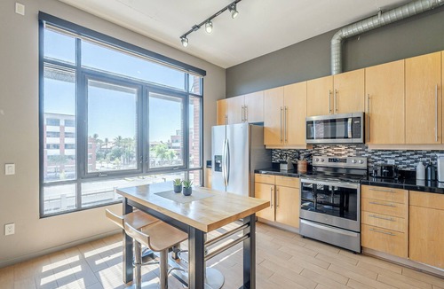 Arts District Condo | Luxury 1-Bedroom loft in Old Town Scottsdale, sleeps 3, Pool, Spa, & Parking