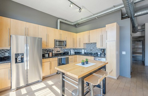 Arts District Condo | Luxury 1-Bedroom loft in Old Town Scottsdale, sleeps 3, Pool, Spa, & Parking