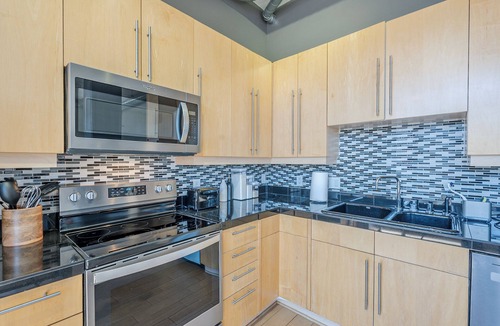 Arts District Condo | Luxury 1-Bedroom loft in Old Town Scottsdale, sleeps 3, Pool, Spa, & Parking
