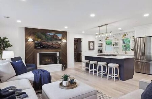 Minnetonka House | Luxury 1800sq.ft Home - Sleeps 7