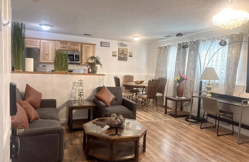 Southeast Colorado Springs Apartment | Luxury 2 bedroom rental place with a fireplace