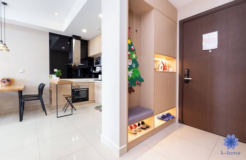 Tan Binh Apartment | Luxury 2BRs-2WC Apartment; 1.5km from airport w/free Pool & Gym