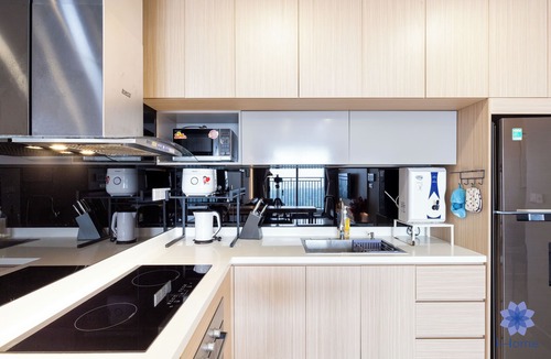Tan Binh Apartment | Luxury 2BRs-2WC Apartment; 1.5km from airport w/free Pool & Gym
