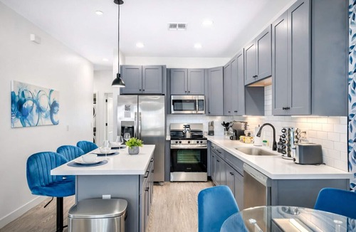 Camelback East House | Luxury 3BR Townhome: Pool- King Beds- Garage- Close to Airport