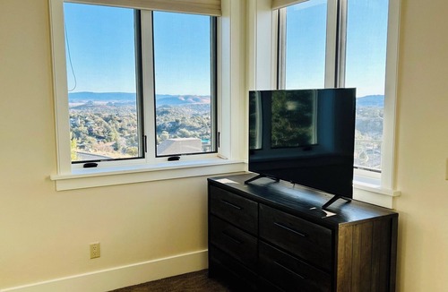Forest Trails House | Luxury 4-Bedroom Retreat with Stunning Panoramic Views