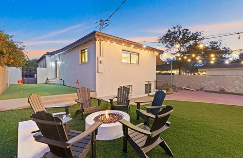 Sam Hughes House | Luxury 5 BR Retreat Sleeps 11 Near U of A
