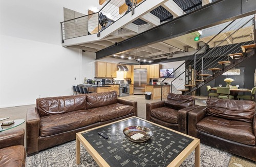 Chatham-Arch Condo | Luxury 5BR Mass Ave Retreat w Gym & Sauna