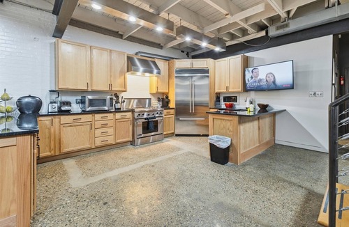 Chatham-Arch Condo | Luxury 5BR Mass Ave Retreat w Gym & Sauna