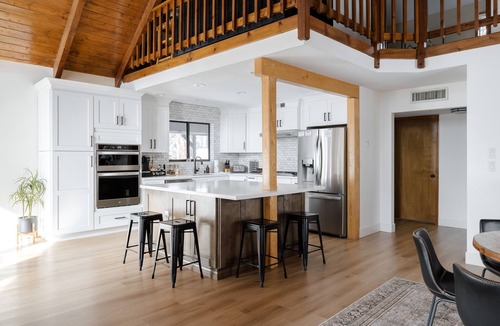 Strawberry Cabin | Luxury Cabin, Game Room, Firepit, Deck w/Mtn View, Trailer Parking & Family Time