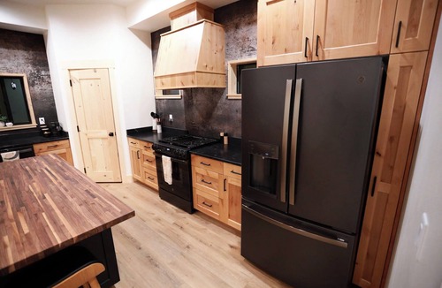Mammoth Creek Cabin | Luxury Cabin w/Sauna|Near Zion & Bryce|Sleeps 8