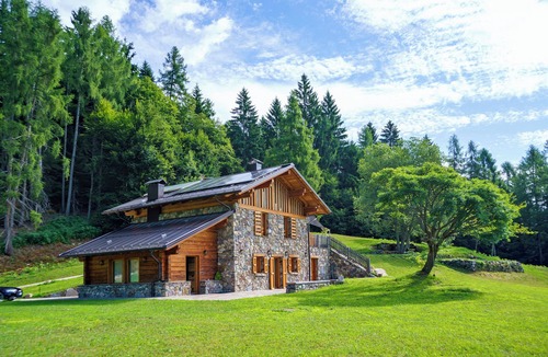 Ronchi Valsugana Apartment | Luxury Chalet Larice with Mountain View and Panoramic Terrace