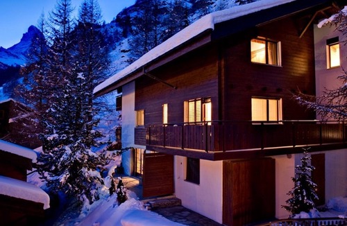 Zermatt Ski Chalet | Luxury chalet, Matterhorn views, outdoor hot tub & sauna,100m from piste & lift