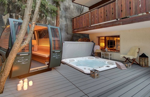Zermatt Ski Chalet | Luxury chalet, Matterhorn views, outdoor hot tub & sauna,100m from piste & lift