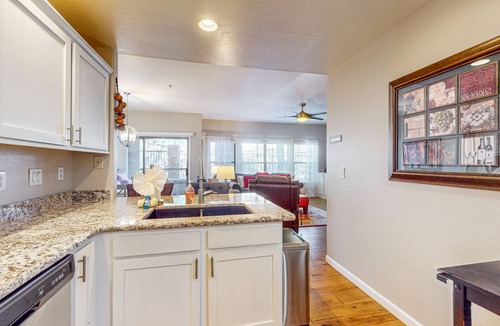 North Scottsdale Condo | Luxury condo w/shared hot tub, pool & tennis - close to golf & more