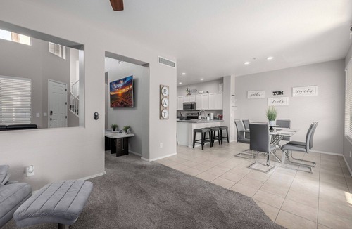 Alta Mesa House | Luxury Golf Community Retreat ~ Putting Green, EV Charger, Pool & Hot Tub