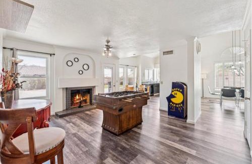 Phoenix House | Luxury Home in Phoenix Peoria for 16 Guests & Pool