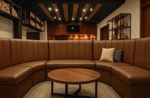 Historical Center House | Luxury Industrial Vault, Wifi, Dry Cleaning, 5 rooms, Pool