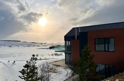 Garðabær Villa | Luxury lakefront Villa 15 min drive to downtown
