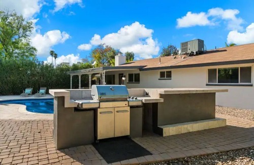 Rural-Geneva House | Luxury Pool House mins to ASU with BBQ + Bar, 4 bedrooms, 3 bathrooms Sleeps 10