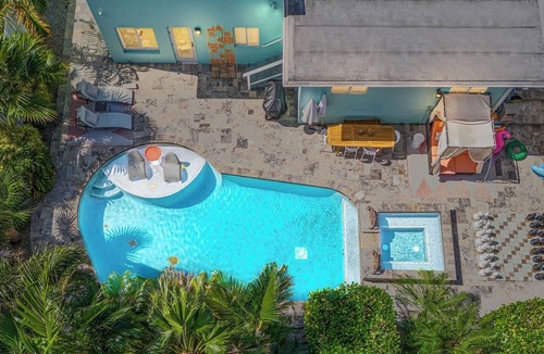 South Corals House | Luxury Villa I Pool, Jacuzzi, Cinema & Game Room